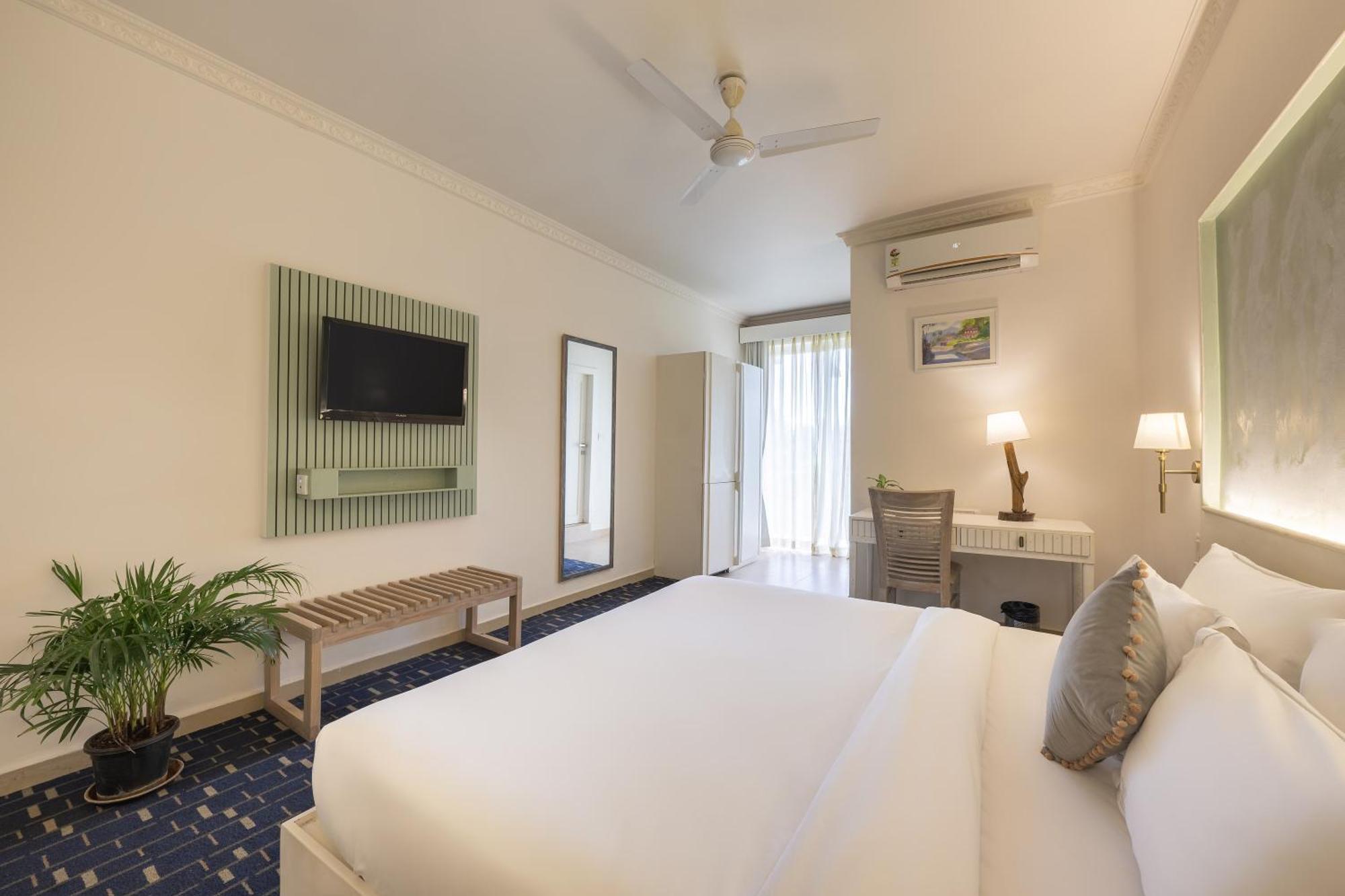 Hotel Echor Samara Morjim Goa Sea View Restro Esterno foto